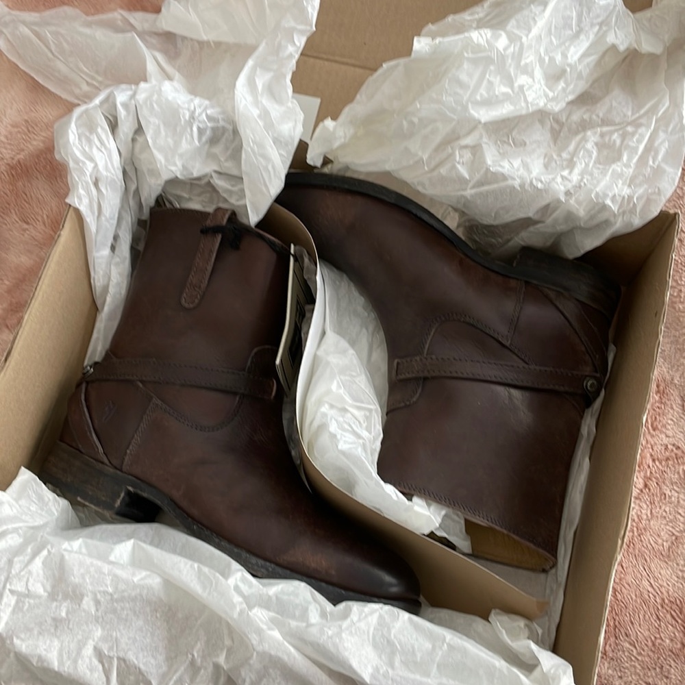 Frye Lindsay Plate Short Boot